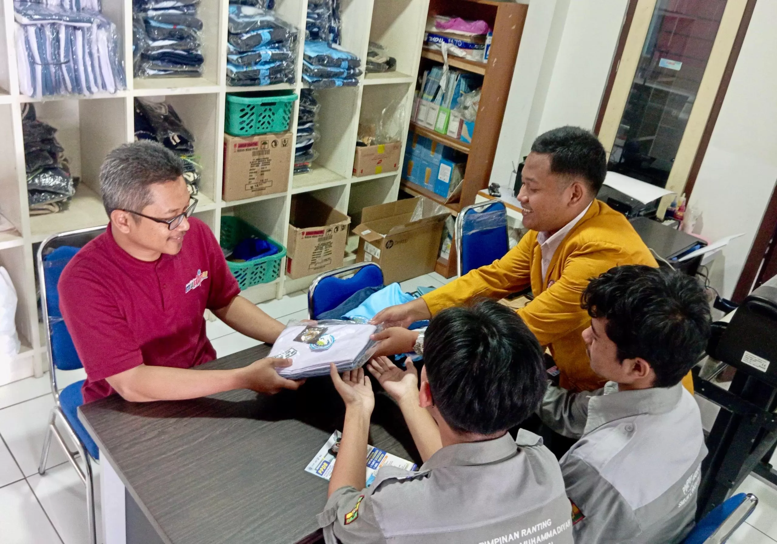 Pemprov Jateng menerima 72.460 siswa miskin di SMA/SMK negeri dan swasta mitra melalui program pendidikan gratis.