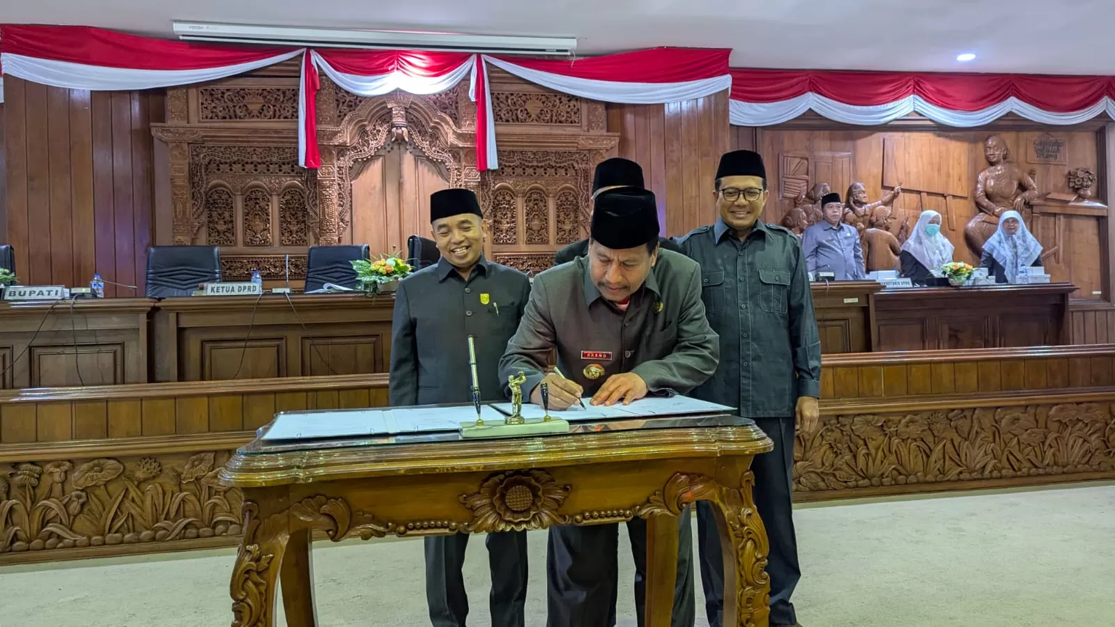 DPRD Kabupaten Rembang telah menyetujui Raperda tentang Penyelenggaraan Pelindungan dan Pemberdayaan Pelaku Usaha Perikanan menjadi Perda, Senin (14/7).