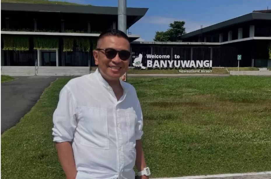 Helmy Yahya mengalami nasib pesawat Super Air Jet yang delay di Banyuwangi. (Instagram/helmyyahya)