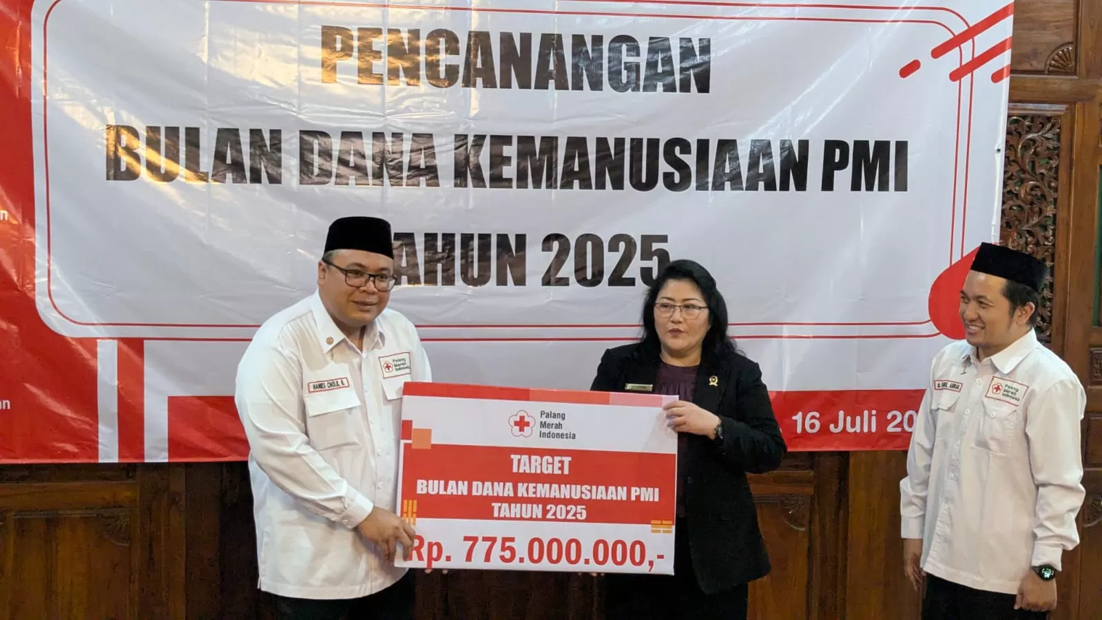 PMI Rembang canangkan Bulan Dana 2025 dengan target Rp 775 juta. Kini donasi makin mudah lewat QRIS.
