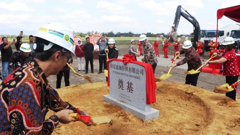 Pabrik tekstil senilai Rp675 miliar dibangun di Brebes. PT Xinhai dari Cina targetkan serap 6.000 tenaga kerja lokal.