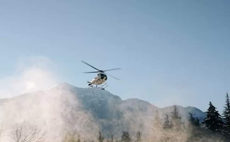 Foto ilustrasi - Pendaki Swiss yang jatuh di gunung Rinjani berhasil dievakuasi lewat jalur udara. (Unsplash/Tegan Mierle)