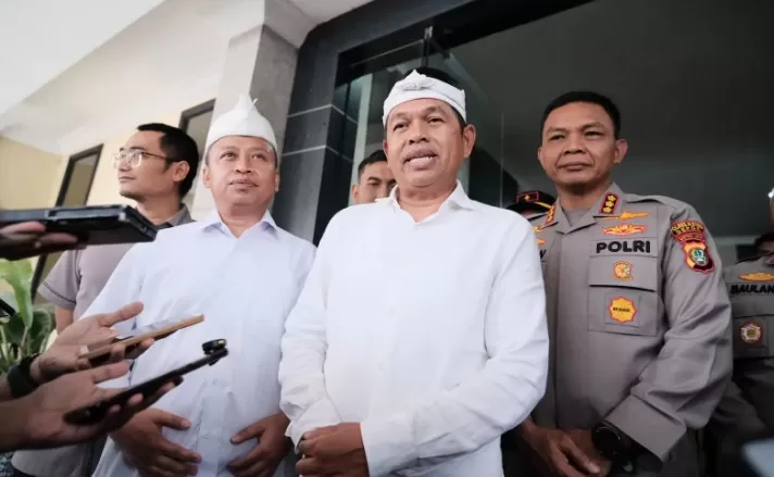 Gubernur Jawa Barat, Dedi Mulyadi (tengah) mengambil langkah mediasi terkait kematian siswa SMAN 6 Garut. (depok.go.id)