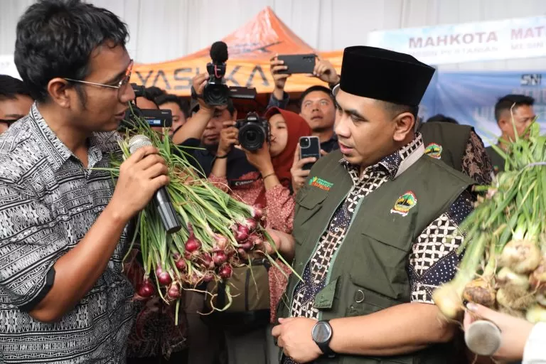Pekan Agro Digital dan Inovasi (PADI) 2025 di Temanggung diserbu ribuan pengunjung. Suguhkan teknologi, kontes, dan edukasi pertanian.