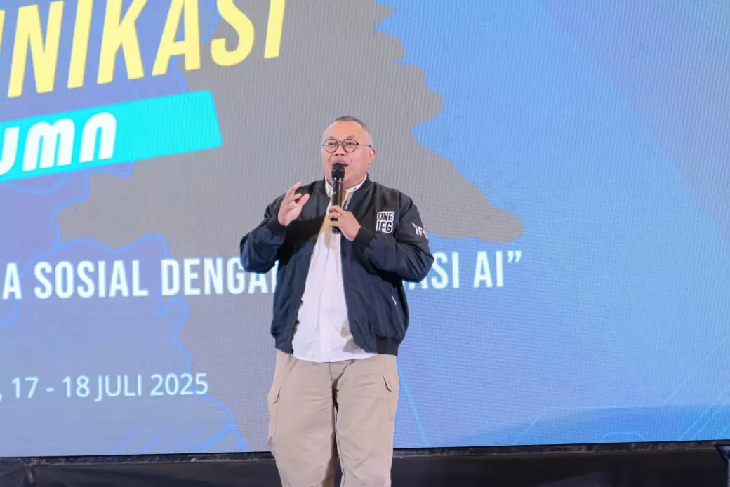 Head of Corporate Communication IFG, I Gede Suhendra, sebagai salah satu pembicara dalam Workshop Komunikasi BUMN bertajuk &ldquo;Komunikasi Media Sosial melalui Optimasi AI&rdquo; di di Swiss-Belhotel Balikpapan