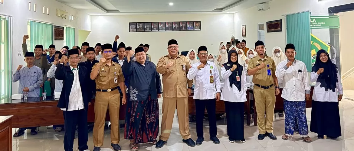 Sebanyak 28 santri Rembang ikuti MQK Jateng 2025 di Jepara. Wabup Hanies minta semangat dan tampilkan yang terbaik.
