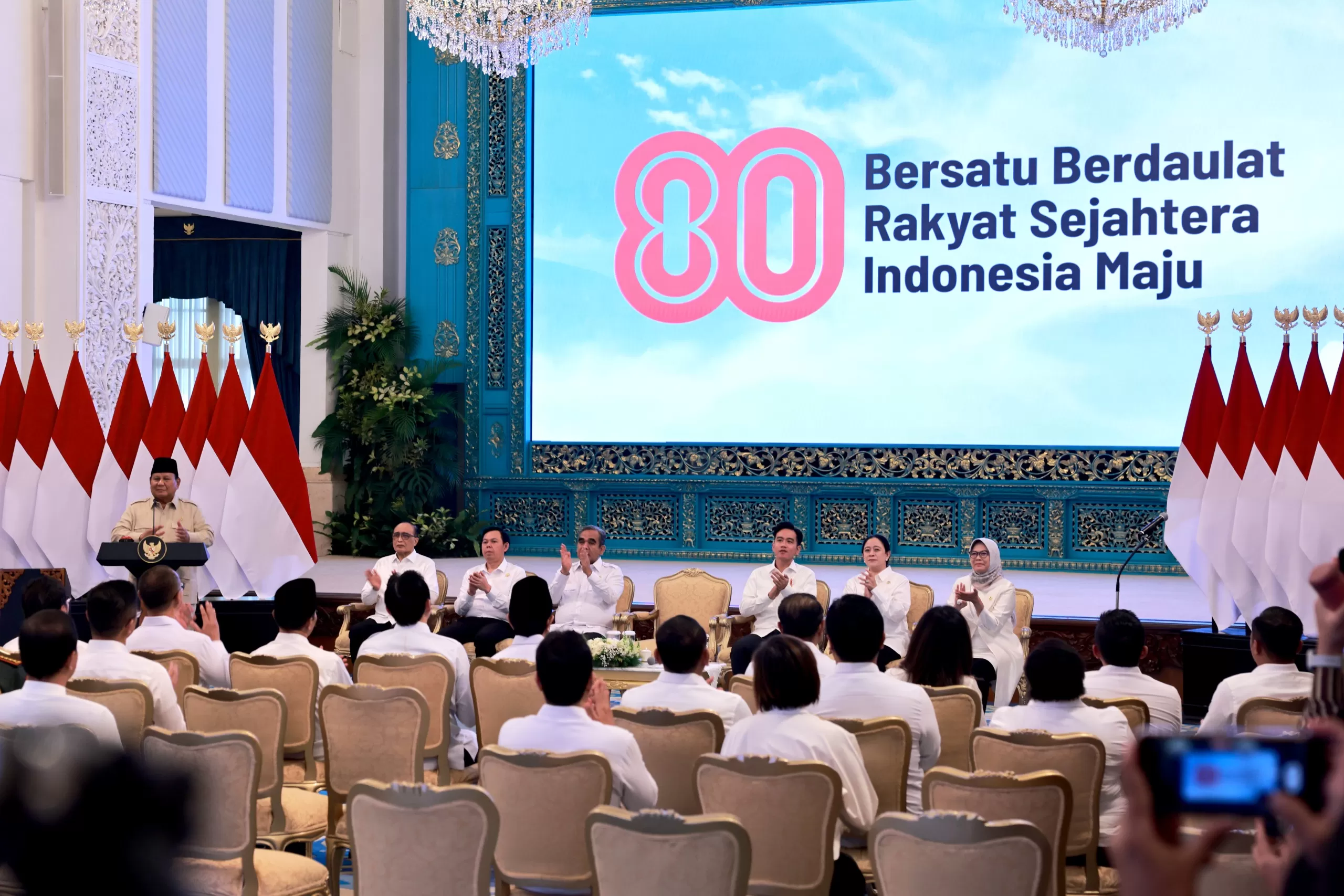 Presiden Republik Indonesia Prabowo Subianto, secara resmi meluncurkan tema dan logo Hari Ulang Tahun ke-80 Kemerdekaan Republik Indonesia dalam acara yang digelar di Istana Negara, Rabu (23/7).