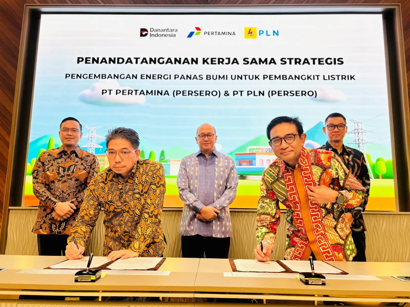 Danantara fasilitasi kerja sama Pertamina dan PLN kembangkan energi panas bumi, target 1.130 MW dan investasi USD 5,4 miliar.