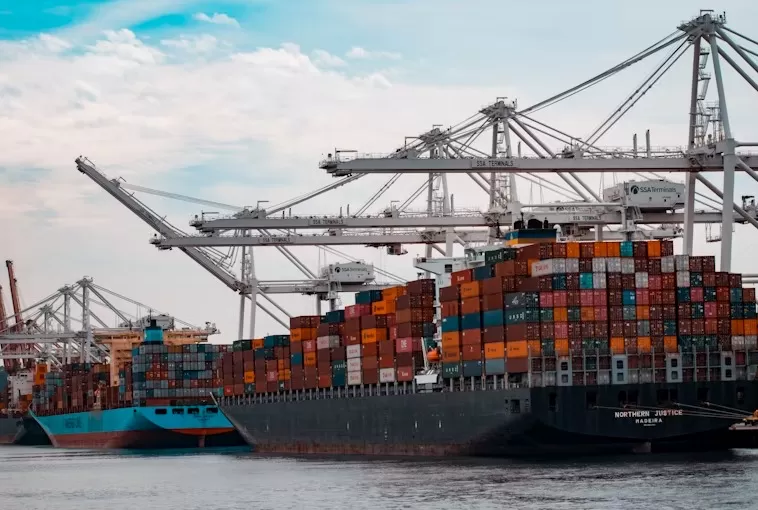 Foto Ilustrasi - Perusahaan China beramai-ramai memindahkan investasi ke Indonesia. (Unsplash/andylid0)