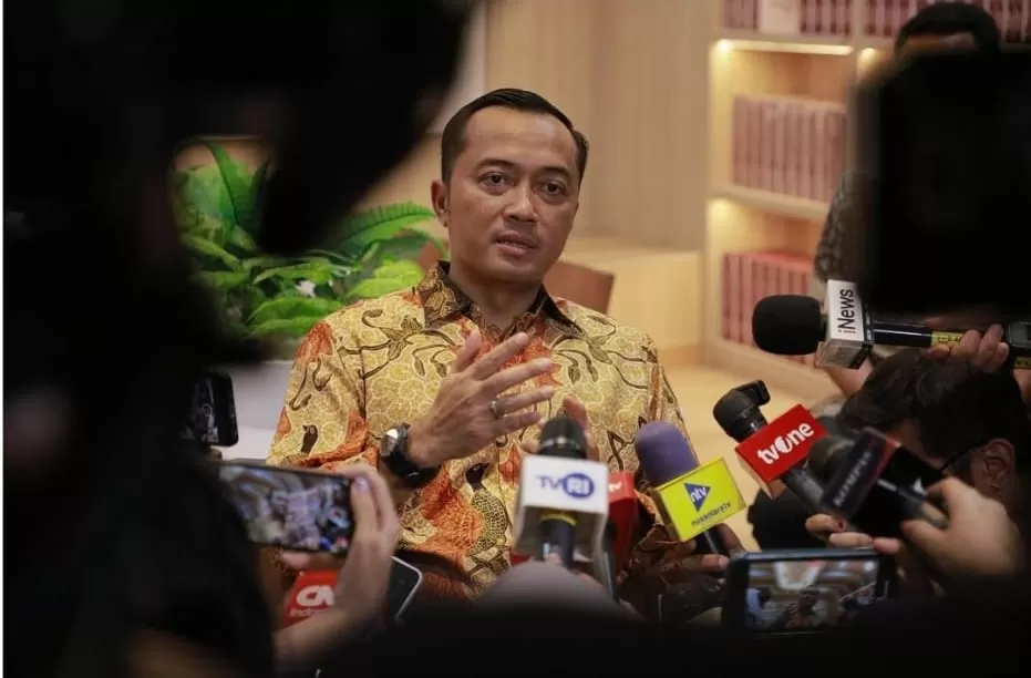 Mensesneg Prasetyo Hadi saat memberikan keterangan pers mengenai Upacara Kemerdekaan Indonesia di Istana Kepresidenan, Jakarta, pada Selasa, 5 Agustus 2025. (Instagram/kemensetneg.ri)