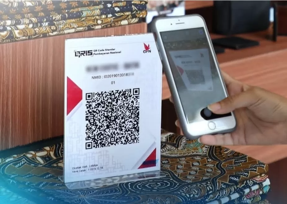 foto ilustrasi penggunaan QRIS untuk pembayaran. (Instagram/bank_indonesia)