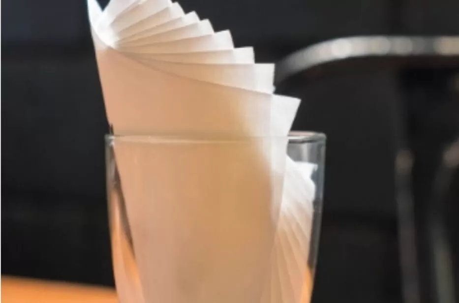 Foto ilustrasi tisu di meja makan yang digunakan khusus untuk makanan. (Freepik/topntp26)