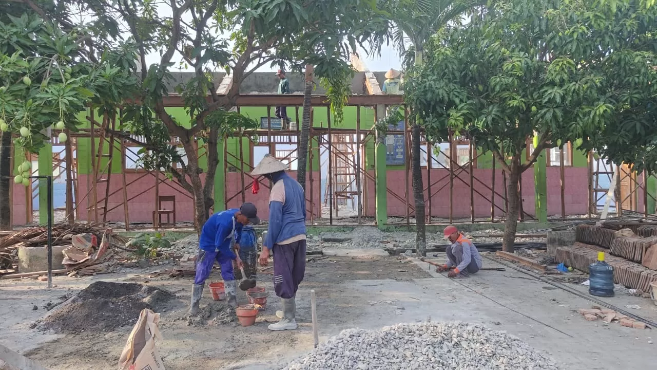 Sebanyak 31 SD dan 14 SMP di Rembang dapat program revitalisasi gedung dari pusat. Fasilitas pendidikan bakal makin layak.
