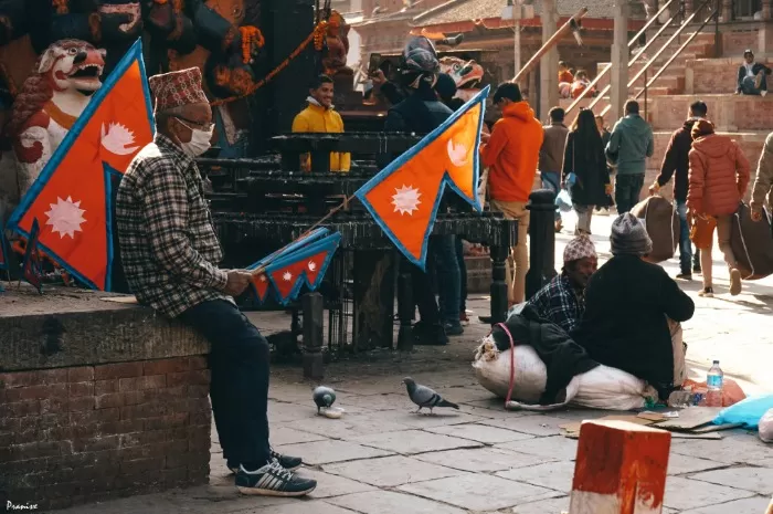 Menyoroti fenomena gaya pamer harta anak pejabat yang memicu gelombang tuntutan reformasi di Nepal. (Unsplash.com/Pranish)