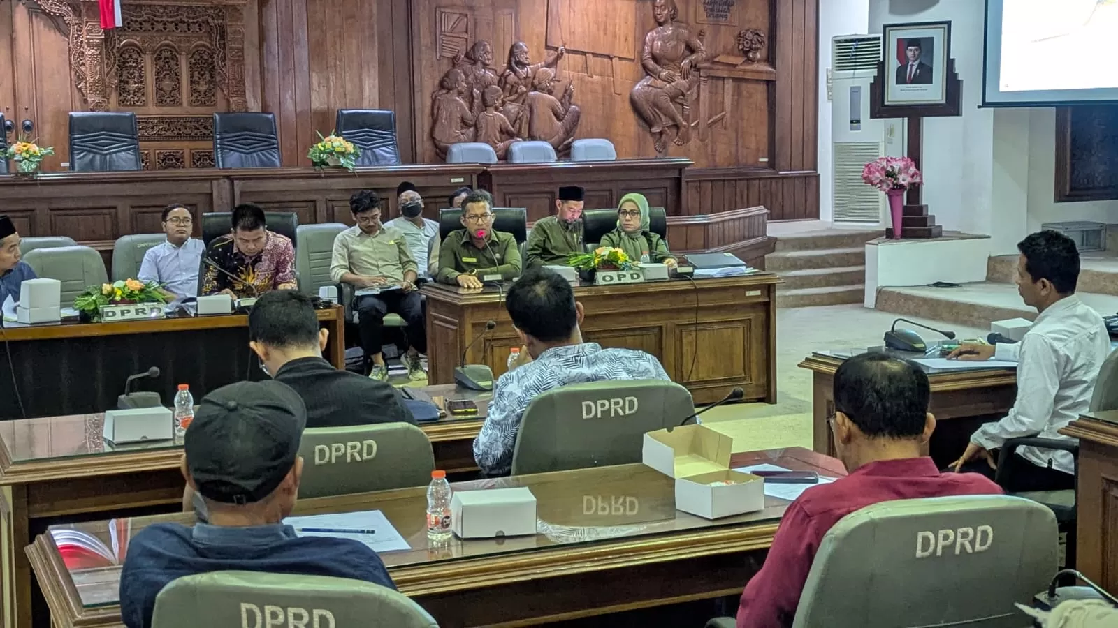 Warga Banyudono Rembang kembali mengadu soal pencemaran limbah pabrik ikan. Pemkab libatkan KLHK untuk investigasi tuntas.