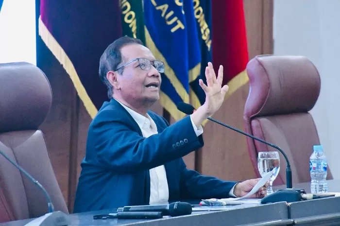 Mantan Menko Polhukam RI, Mahfud MD angkat bicara terkait tawaran kursi menteri hingga pilih masuk Komite Reformasi Polri. (Instagram.com/@mohmahfudmd)