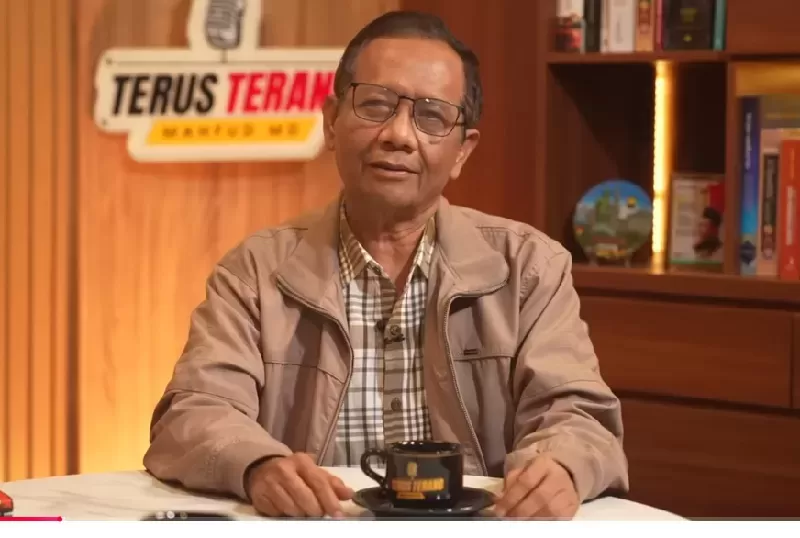 Dua cucu Mahfud MD keracunan program Makan Bergizi Gratis di Yogyakarta. Satu dirawat empat hari di rumah sakit.  