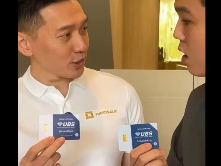 Cuplikan video reels @kosteve_ yang mebongkar emas palsu UBS bersama @andrew8is, pemilik toko logam mulia PusatEmas.id.
