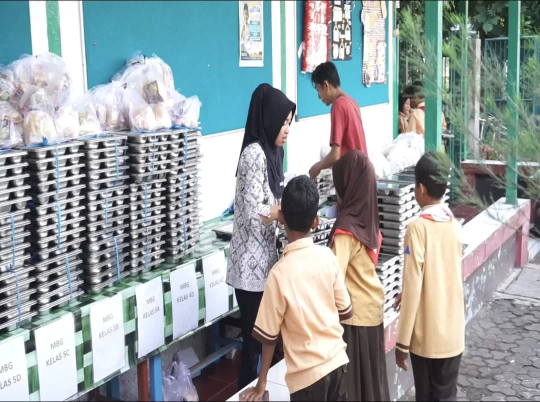 Polda Jateng pastikan makanan dari SPPG Polri aman, sehat, bergizi, dan bebas bahan berbahaya lewat pemeriksaan ketat setiap hari.