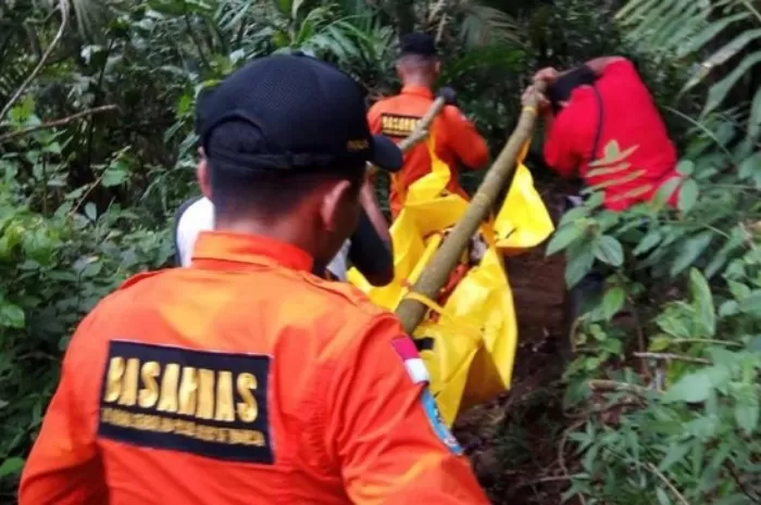 Menyoroti insiden penemuan jasad pendaki di Gunung Gawalise, Sulawesi Tengah yang sempat hebohkan jalur pendakian. (Dok. SAR Bandung)