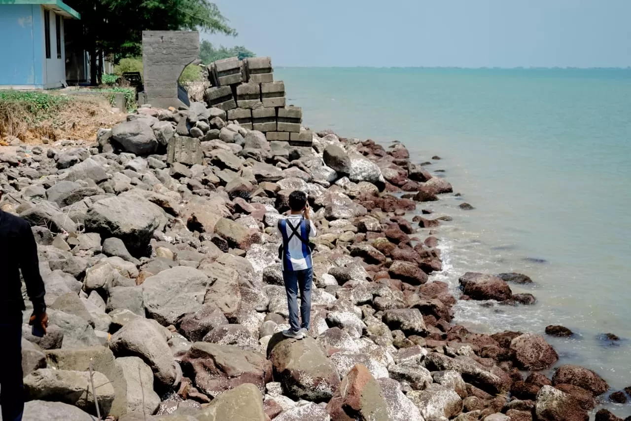 Pemkab Rembang usulkan program sea wall ke Kementerian PUPR untuk menanggulangi abrasi di kawasan pesisir timur Sarang.