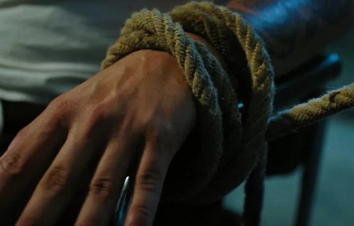 Foto Ilustrasi - Polisi berhasil meringkus tiga orang terduga pelaku kasus penyekapan dan penyiksaan dengan modus transaksi jual beli mobil. (Unsplash/Jose P. Ortiz)