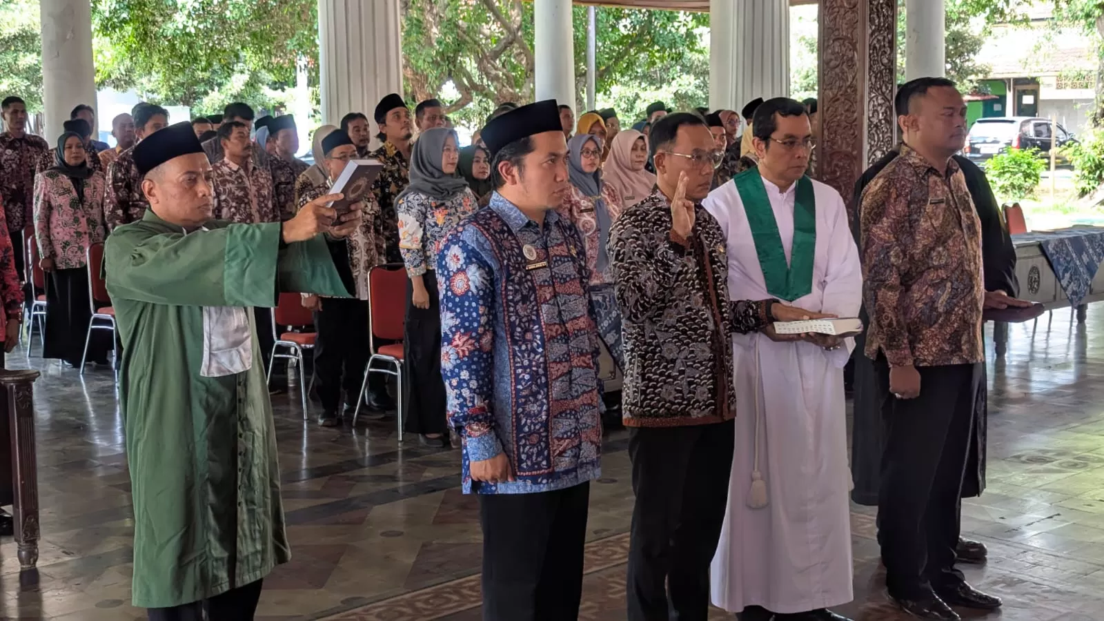 Bupati Rembang H. Harno resmi melantik 150 pejabat di lingkungan Pemerintah Kabupaten (Pemkab) Rembang, Kamis (23/10/2025) siang.