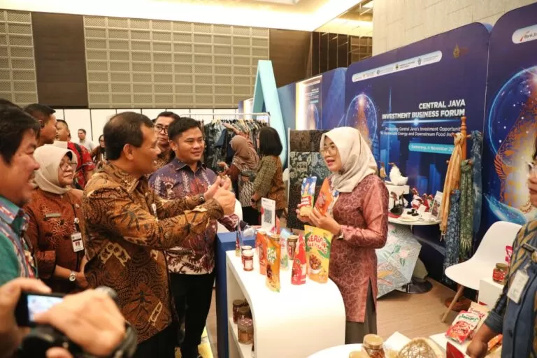 Gubernur Jawa Tengah Ahmad Luthfi ajak investor tanam modal di sektor energi hijau dan pangan bernilai Rp5 triliun.  