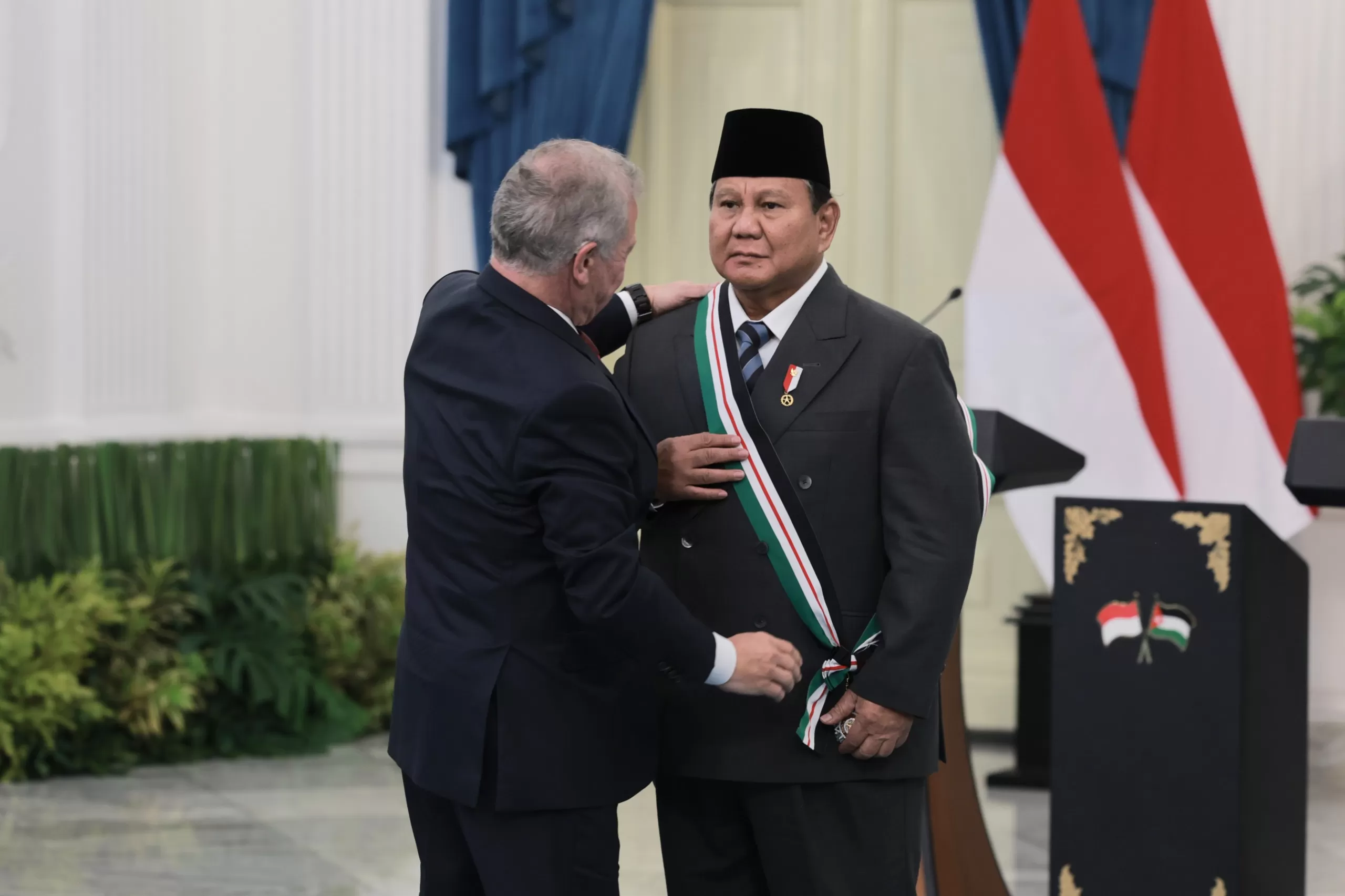Presiden Prabowo Terima Tanda Kehormatan Bejeweled Grand Cordon Al-Nahda dari Raja Yordania Abdullah II