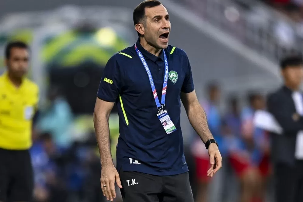 Timur Kapadze saat masih menjadi pelatih Timnas Uzbekistan. (c) dok.The-AFC