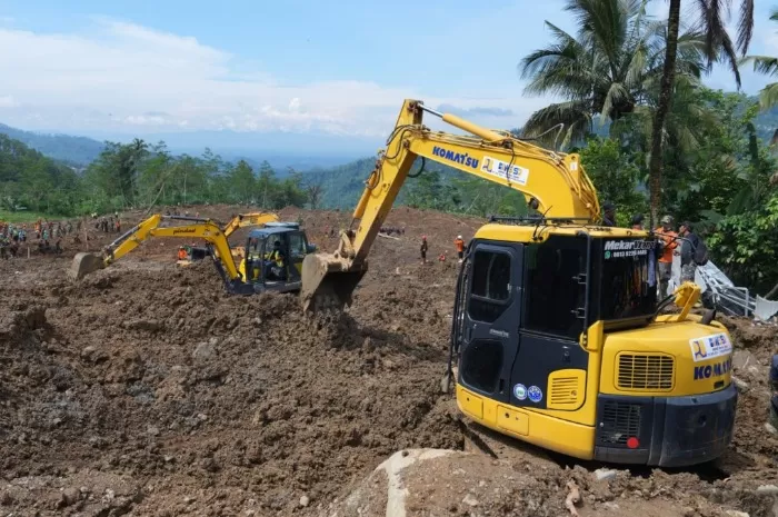 Menyoroti fakta terkini terkait insiden longsor yang terjadi di Kabupaten Banjarnegara, Jawa Tengah. (X.com/@KemenPU)