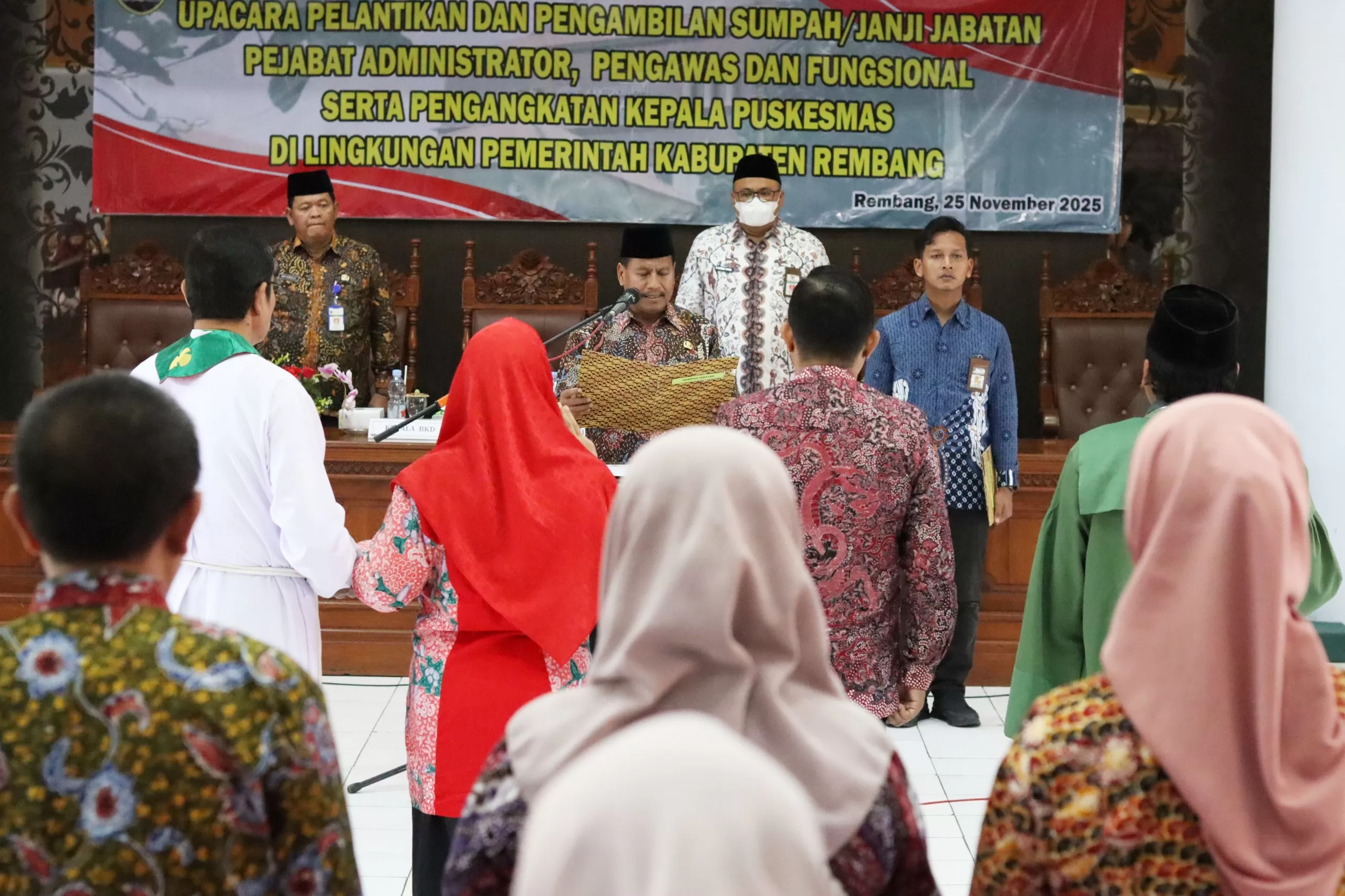 Bupati Harno lantik 22 pejabat baru di Pemkab Rembang (25/11/2025). Fokus utama: birokrasi responsif dan penguatan Kepala Puskesmas!