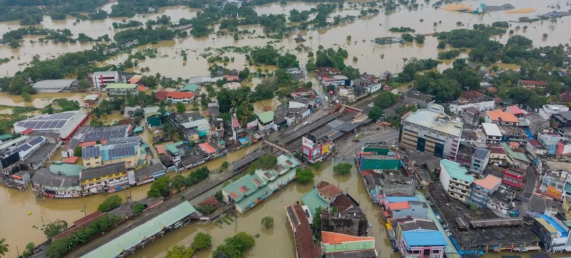 Banjir Sri Lanka memburuk. PickMe aktifkan fitur AID untuk jemput donasi gratis dari rumah. Simak cara bantu korban bencana ini. Foto: UNICEF