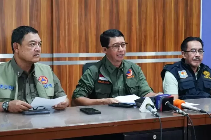 Menyoroti fakta terkini bencana banjir-longsor yang melanda wilayah Sumatera Barat (Sumbar), pada Senin, 1 Desember 2025. (Dok. BNPB)