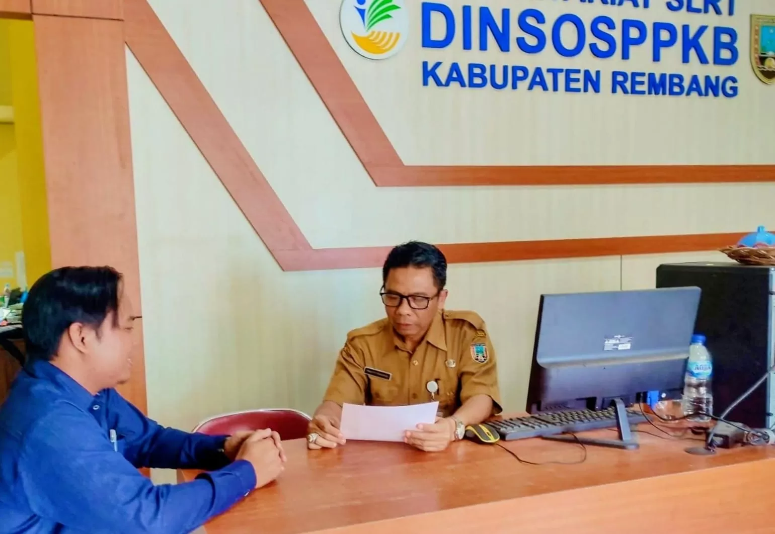 Dinsosppkb Rembang membuka layanan respons cepat untuk validasi data dan klarifikasi bansos imbas perubahan sistem nasional DTSEN.
