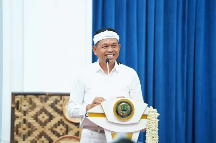 Dedi Mulyadi Siapkan Moratorium Penebangan Hutan di Provinsi Jawa Barat Sumber: jabarprov.go.id