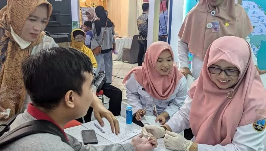 Rembang catat 131 kasus HIV baru 2025. Skrining&nbsp;calon pengantin wajib diberlakukan. Dinkes Rembang tingkatkan pencegahan penularan ke bayi. 