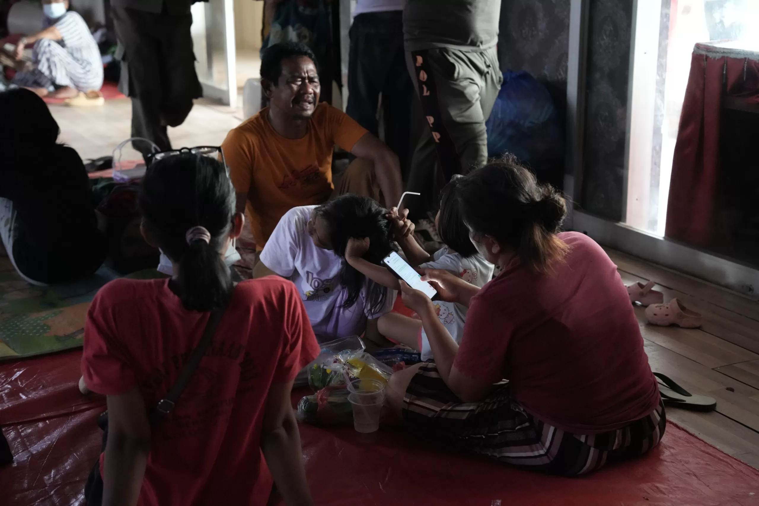 Jaringan Komunikasi Pulih, Warga Terdampak Bencana di Tapanuli Tengah Lancar Bertukar Kabar