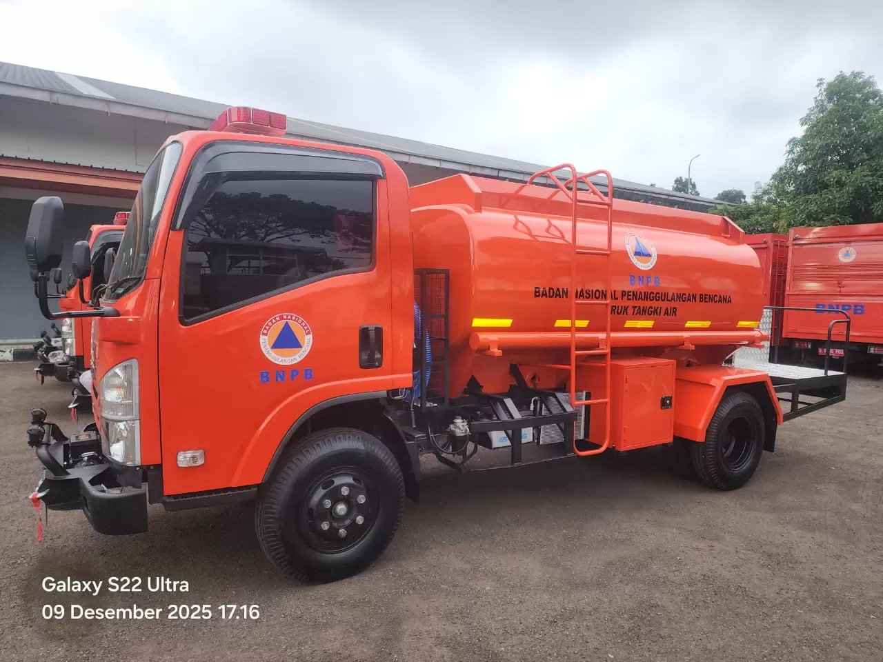 Pemerintah percepat tanggap darurat banjir Aceh. Akses jalan terputus, logistik ditambah, dan armada udara dikerahkan besar-besaran.