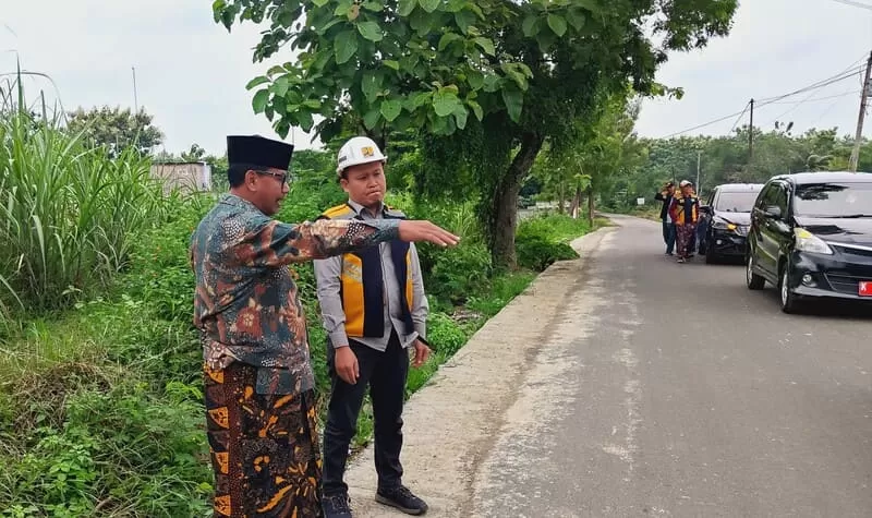 Bupati Rembang Harno meninjau dua proyek peningkatan jalan di Sulang dan Pamotan, memastikan kualitas pekerjaan berjalan baik.