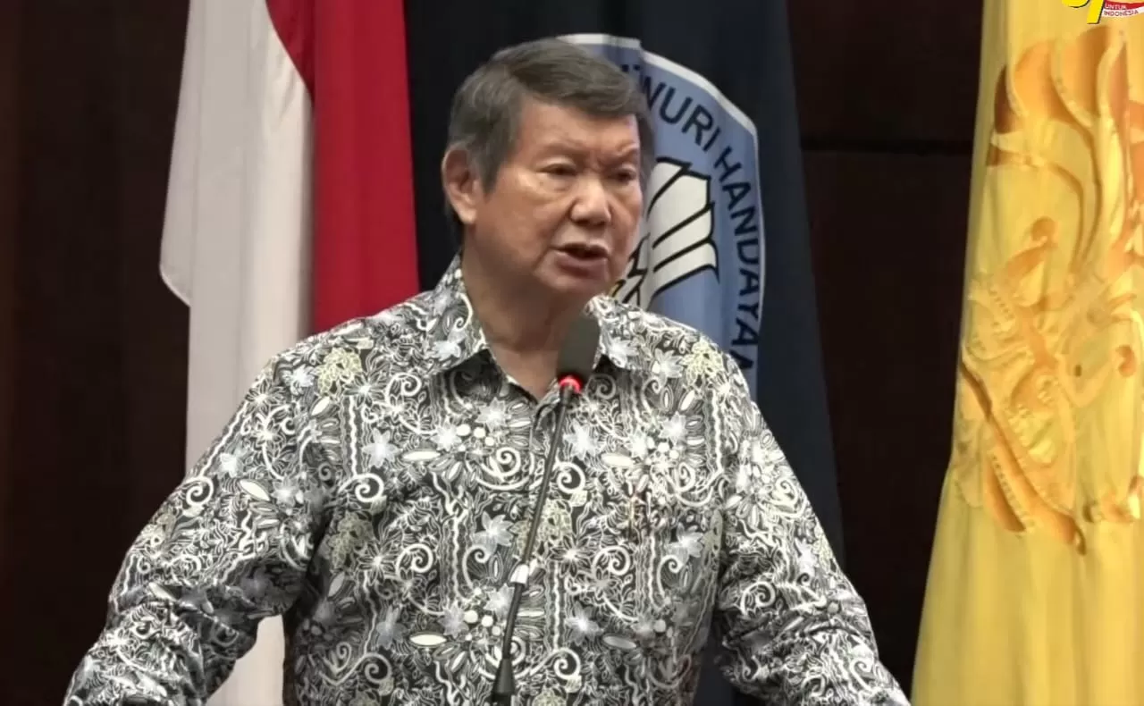 Hashim Djojohadikusumo menyampaikan pandangannya soal lemahnya sistem penerimaan negara dan tantangan pengelolaan SDA dalam forum akademik di UI. (YouTube/univ_indonesia_official)