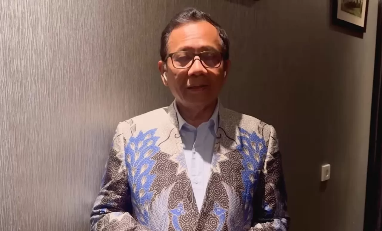 Mantan Menko Polhukam Mahfud MD menyoroti Perkap Polri Nomor 10 Tahun 2025 yang dinilai bertentangan dengan undang-undang. (YouTube/Mahfud MD Official)