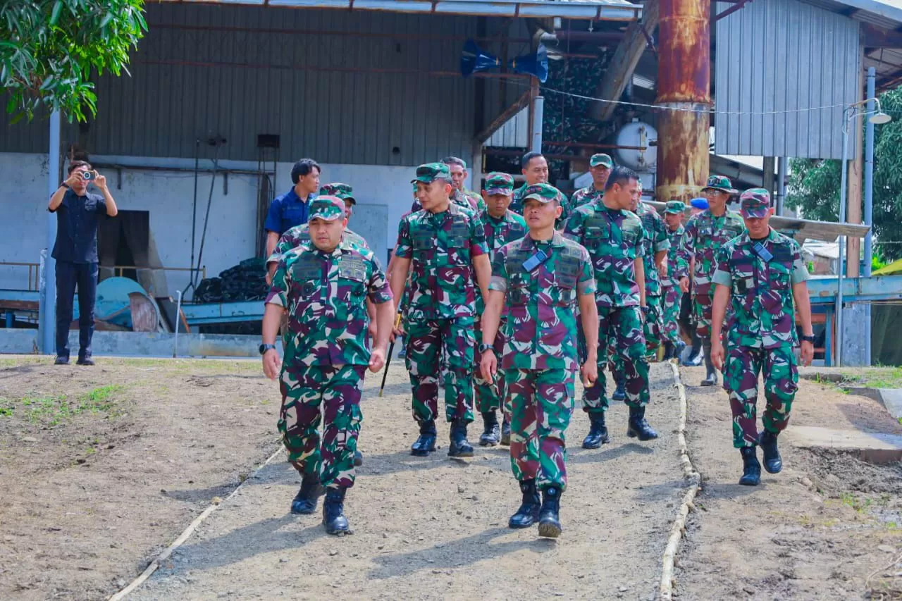 Kasdam IV/Diponegoro meninjau pembangunan Yonif TP 888 dan Koperasi Merah Putih di Rembang, dorong pertahanan dan ekonomi desa.  