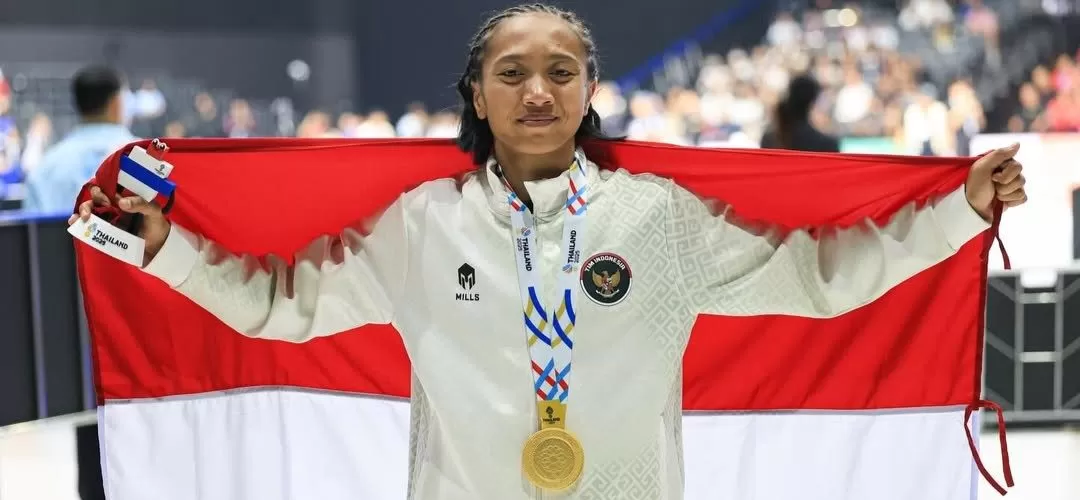  Atlet putri asal Rembang, Dwi Ani Retno Wulan, sukses meraih emas MMA SEA Games 2025 Thailand usai kalahkan atlet Vietnam.