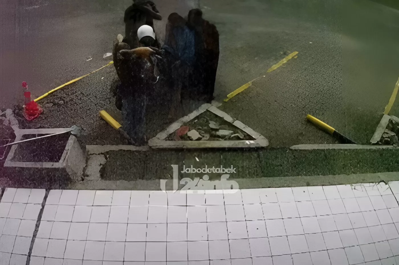 Menyoroti insiden penyekapan terhadap seorang pria saat hendak mengambil uang di ATM Plaza Pondok Gede, Jakarta Timur. (Instagram.com/@jabodetabek24info)