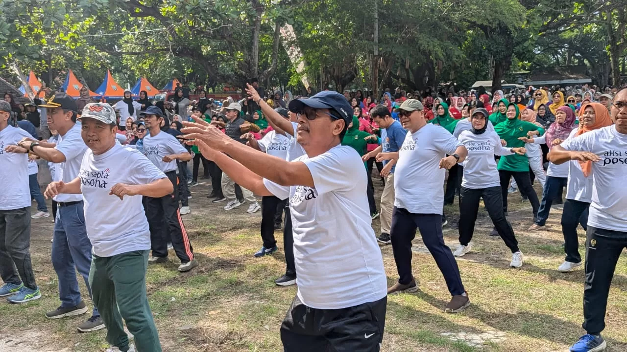 Ribuan warga ikuti senam sehat, Bupati Rembang ajak bangkitkan Pantai Kartini jadi ikon wisata andalan.