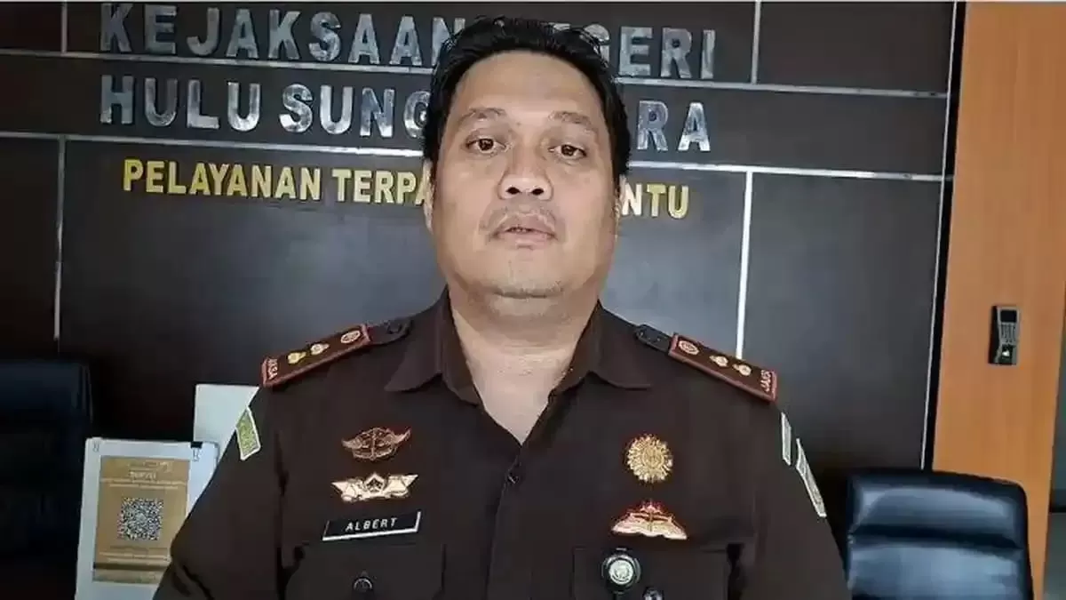 Kajari Hulu Sungai Utara Albertinus Napitupulu ditangkap KPK lewat OTT. Rekam jejak lama kasus suap kembali jadi sorotan.  