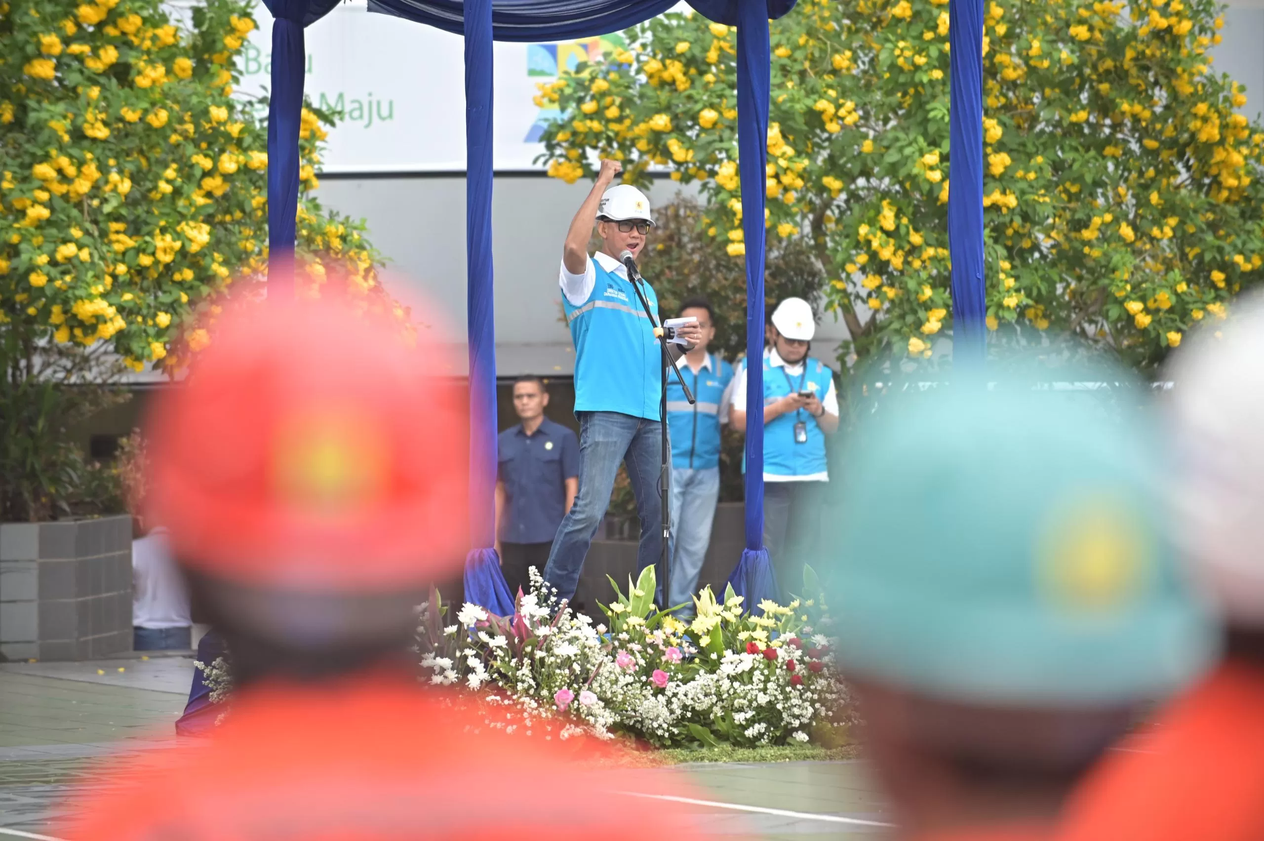 Direktur Utama PLN Darmawan Prasodjo memimpin Apel Siaga Kelistrikan Natal 2024 dan Tahun Baru 2025 (Nataru) di Kantor Pusat PLN, Senin (16/12).