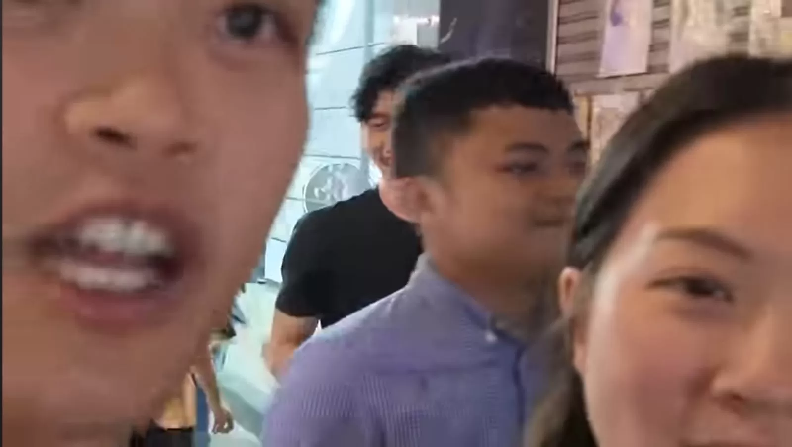 Wisatawan asal Singapura alami pelecehan saat membuat konten video di Jalan Braga, Bandung (YouTube Darien & Joanna)