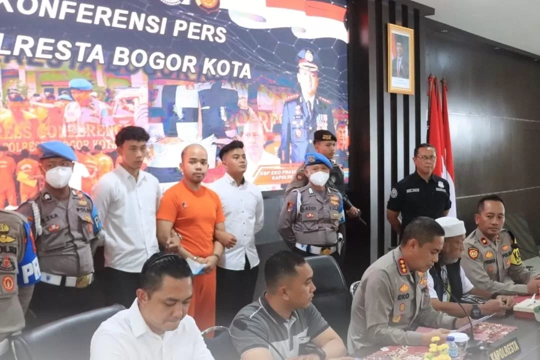 Tak ada raut penyesalan, polisi tampilkan tampang anak majikan bunuh satpam di Bogor  (Foto: Polres Bogor Kota)